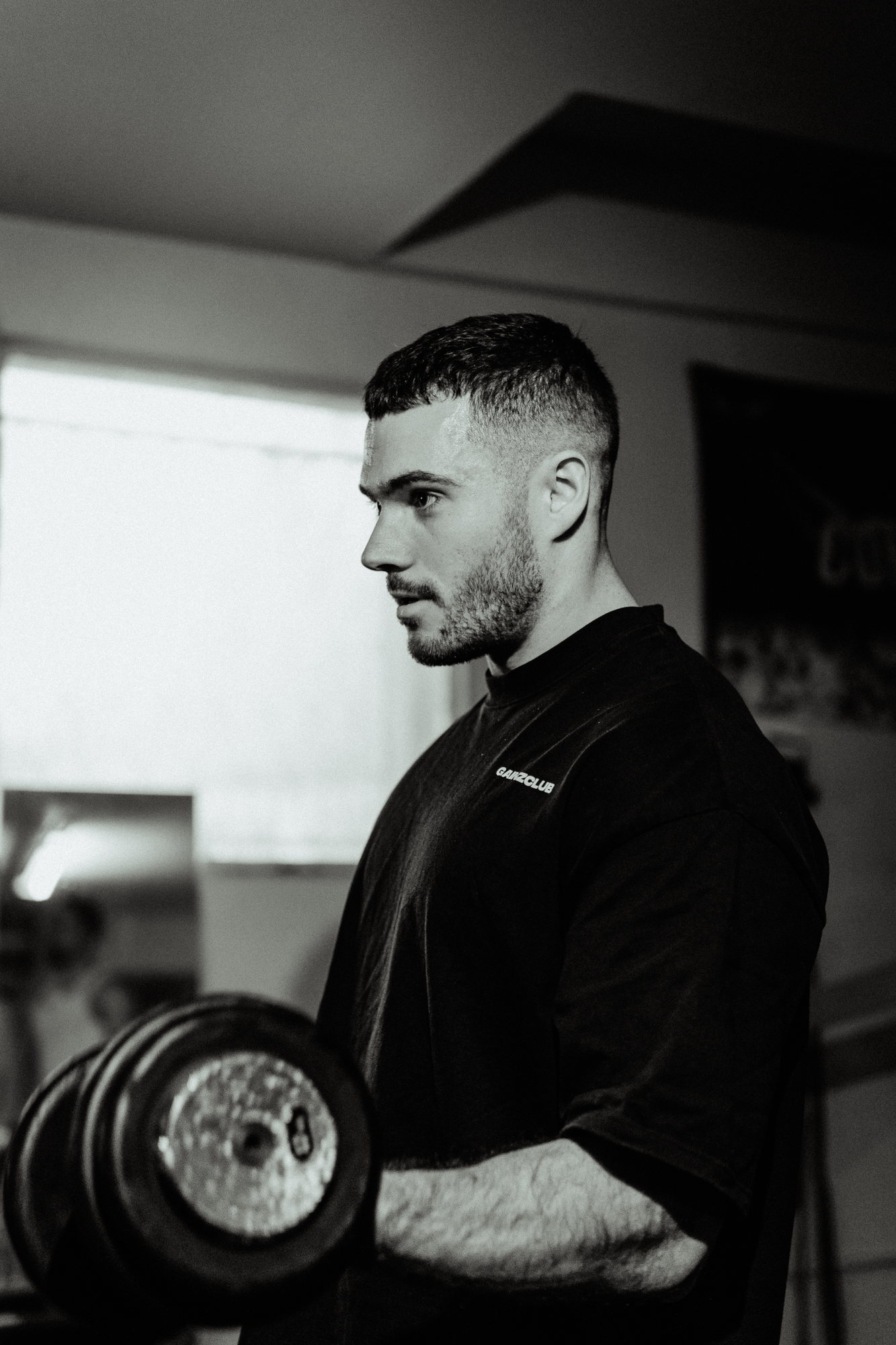 Grégory Montillon en séance de musculation